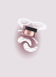 “CHANELロゴ入り”目もとを集中ケアするアイマスク