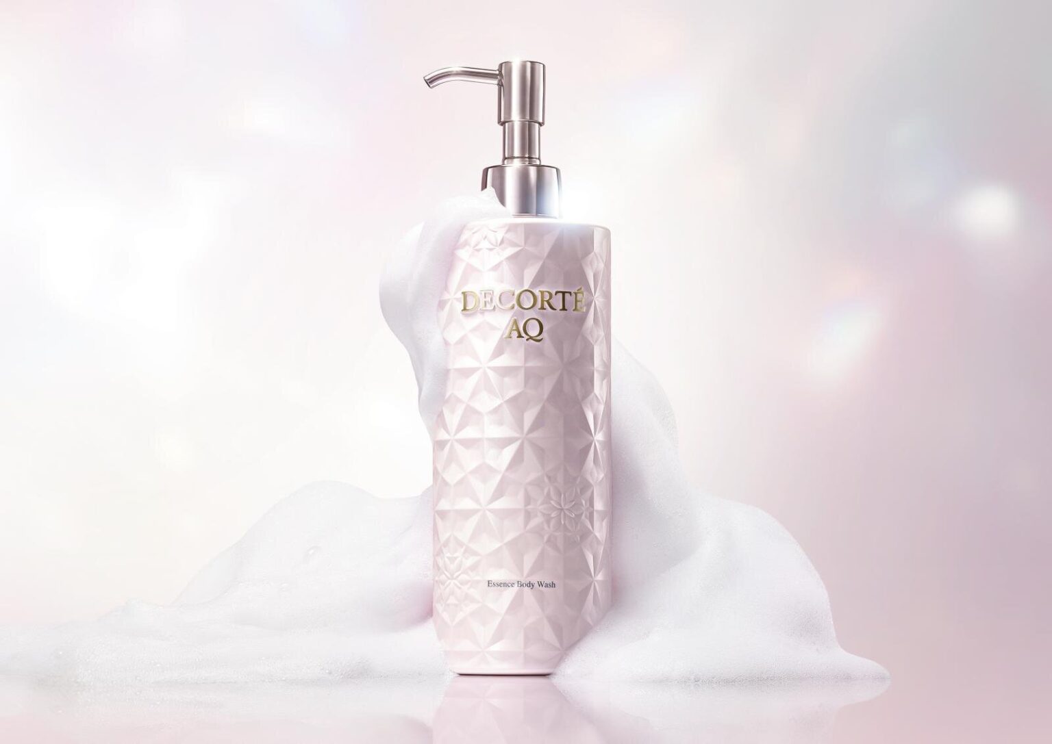 コスメデコルテ最高級「AQ」“美容液で洗う”贅沢泡ボディウォッシュ＆美白ボディミルク
