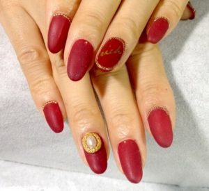 【秋ネイル】セルフでも定番ボルドーが映える技をご紹介！