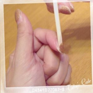 助けて！どうすればいい？ネイルシールが剥がれちゃう……