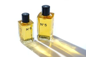 「シャネル Nﾟ5」リニューアル、誕生から100年越え”最初のN°5”を再解釈した新たなデザインへ