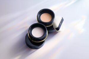 クレ・ド・ポー ボーテ春、“輝く透明感”叶える人気トリートメントフェイスパウダーにミニサイズ