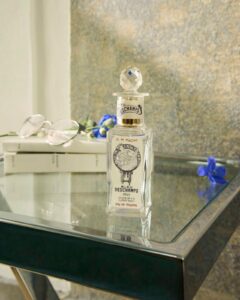 ミュシャ“洗いたてリネン＆陽だまり”着想夏フレグランス、清潔感あふれるフローラルムスキーな香り